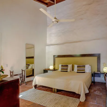 Colonial With Private Pool 7br In Old Town *