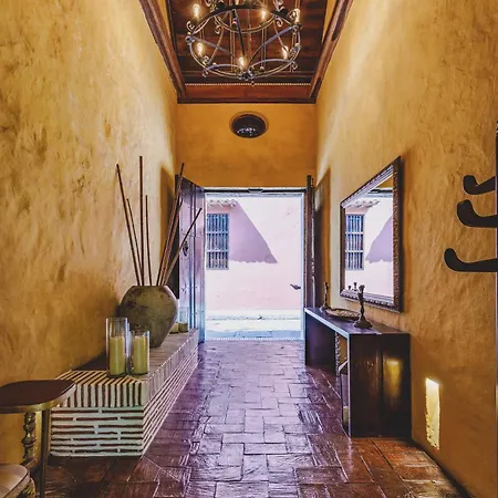 Colonial With Private Pool 7br In Old Town Cartagena